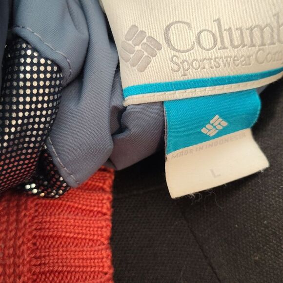 Columbia Jacket Bundle – 2 Sizes – Outdoor Gear for the Whole Family - Picture 8 of 11